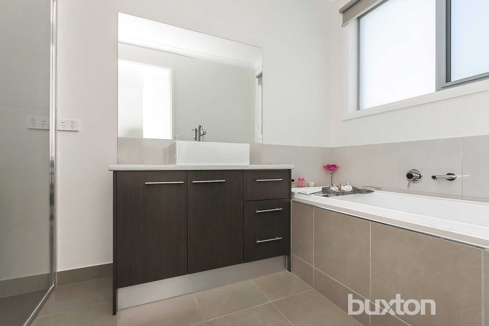 Gallery: 2/5 Charlotte Avenue