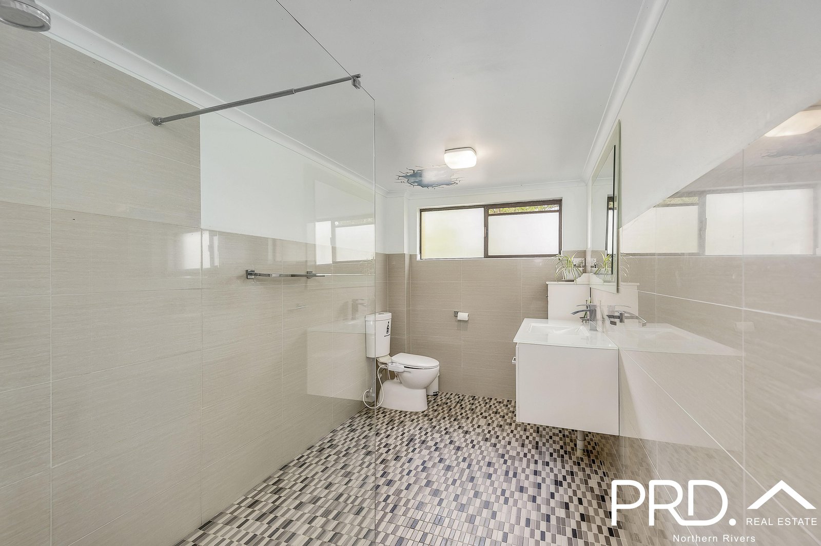 2/5 Chilcott Drive GOONELLABAH 3