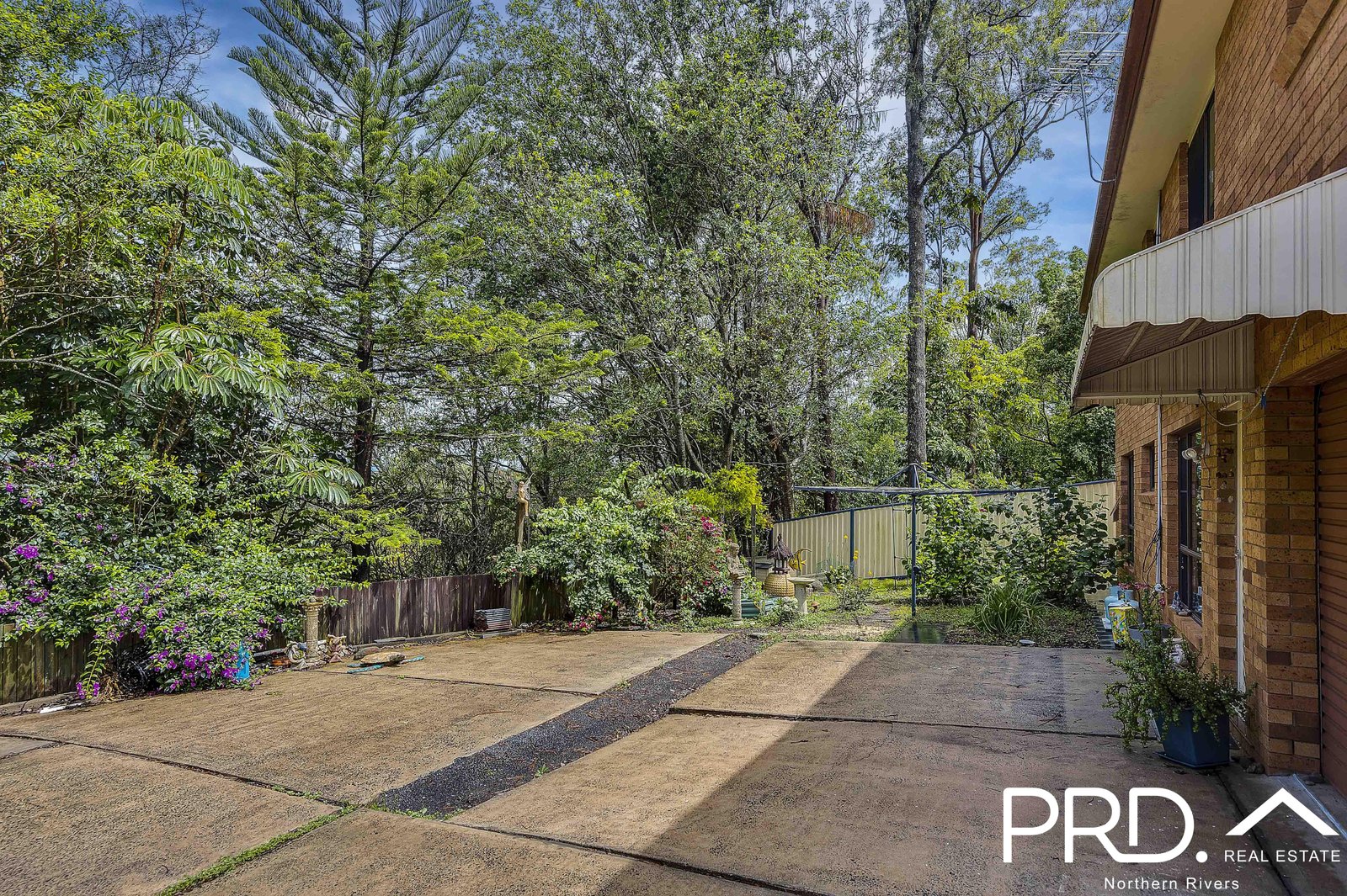 2/5 Chilcott Drive GOONELLABAH 11