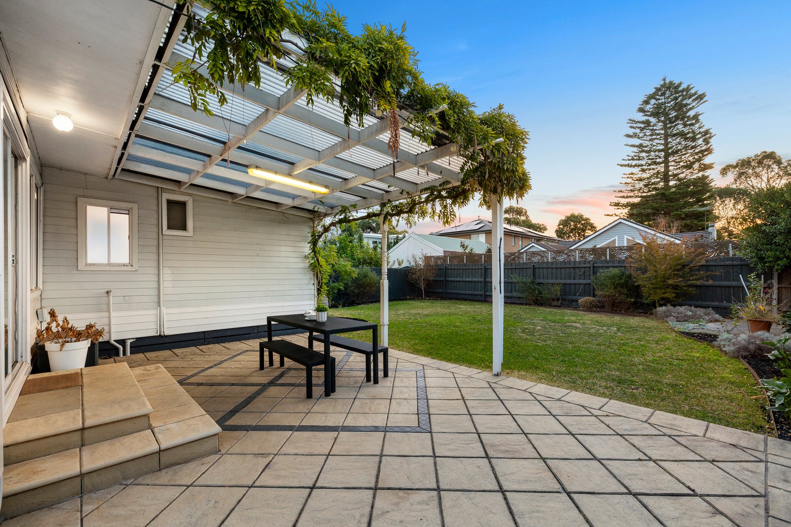 Gallery: 25 Clements Street