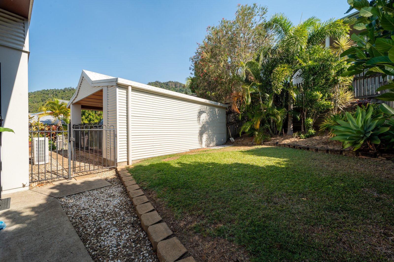 25 Country Road, CANNONVALE QLD 4802