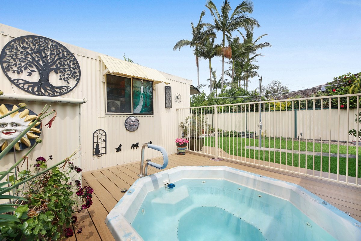 2/5 Crimson Court Miami 4