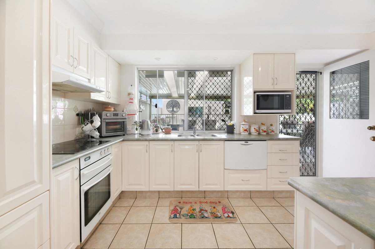 2/5 Crimson Court Miami 5