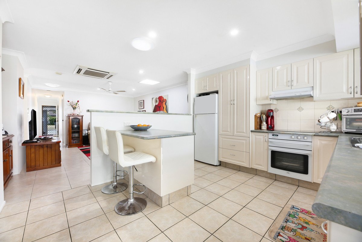 2/5 Crimson Court Miami 7