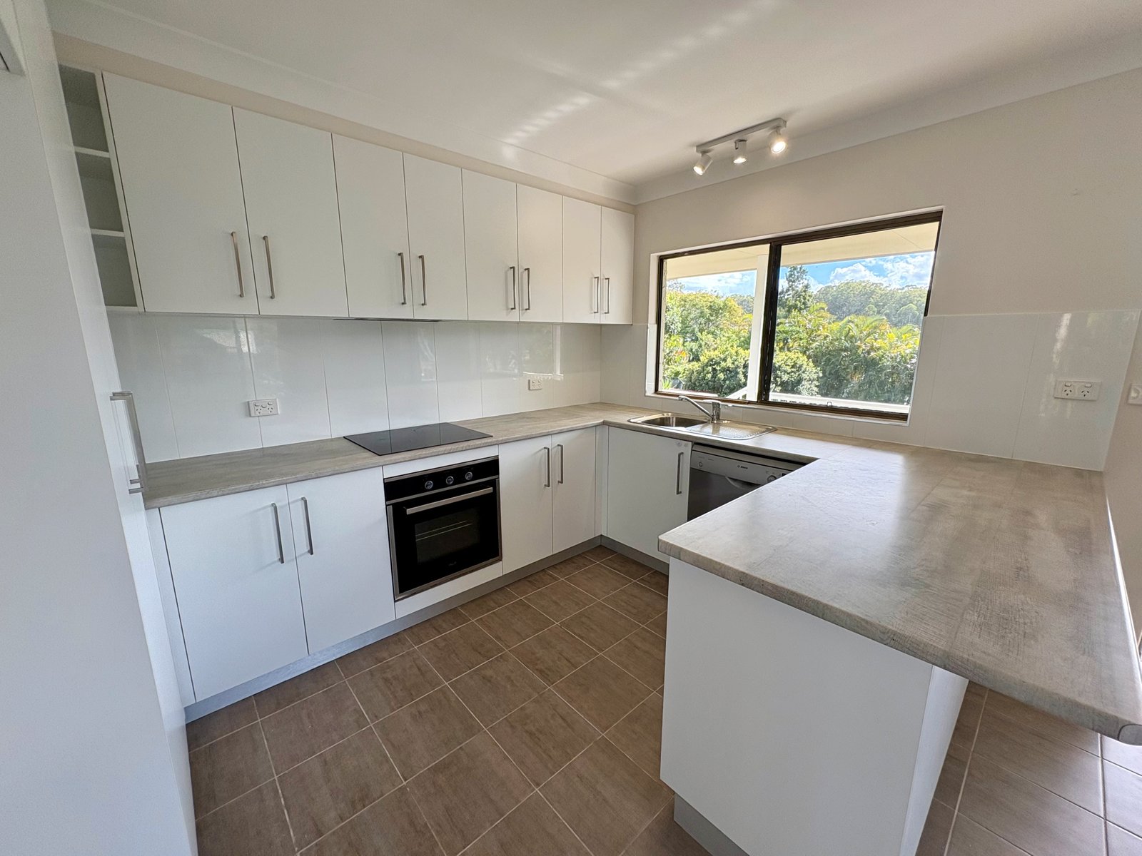 25 Dawn Drive MOONEE BEACH 2