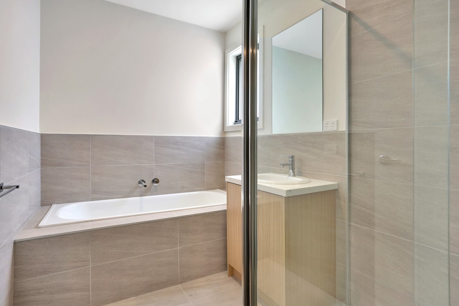 Gallery: 2/5 Dobson Avenue