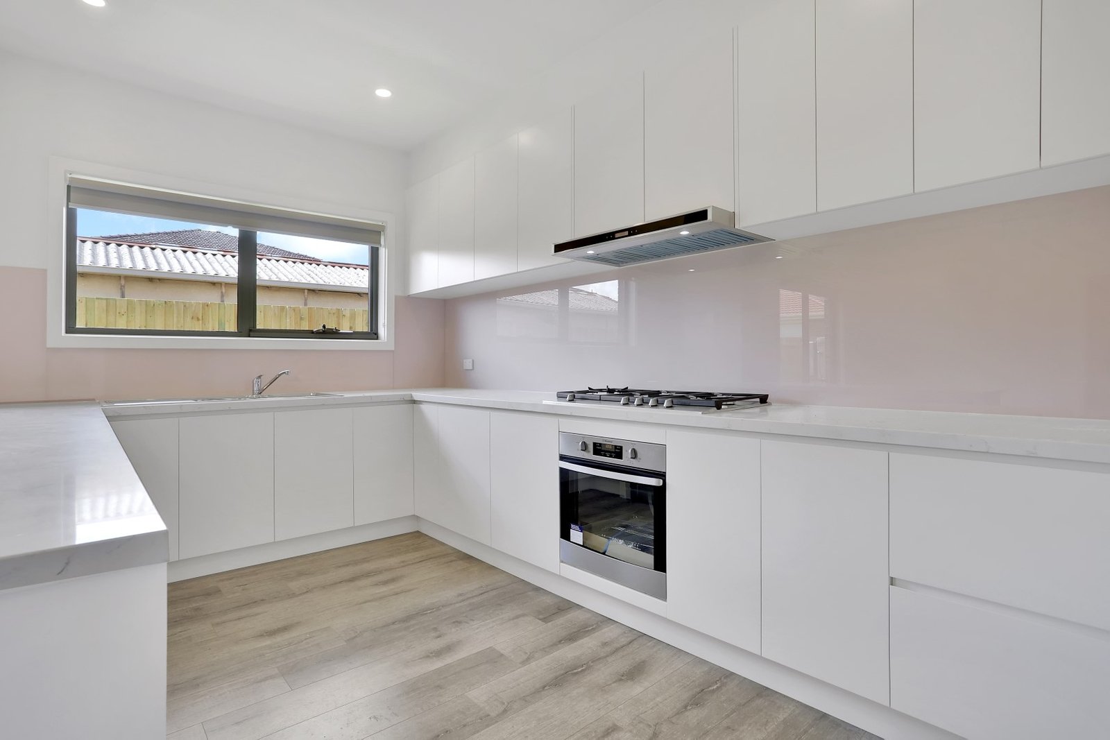 Gallery: 2/5 Dobson Avenue