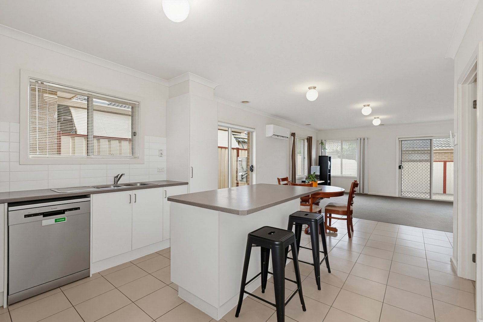 Gallery: 2/5 Eden Place