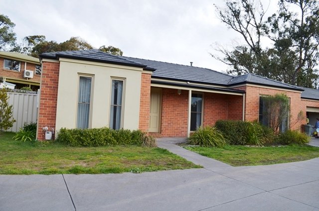 2/5 Eilish Court MOUNT HELEN 1