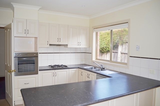 2/5 Eilish Court MOUNT HELEN 4