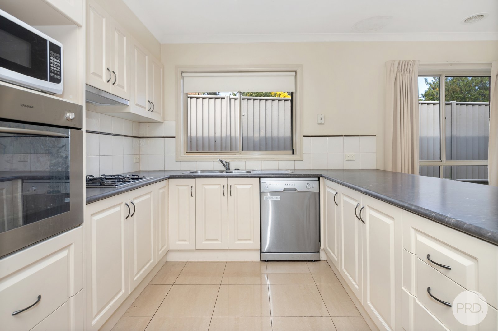 2/5 Eilish Court MOUNT HELEN 4