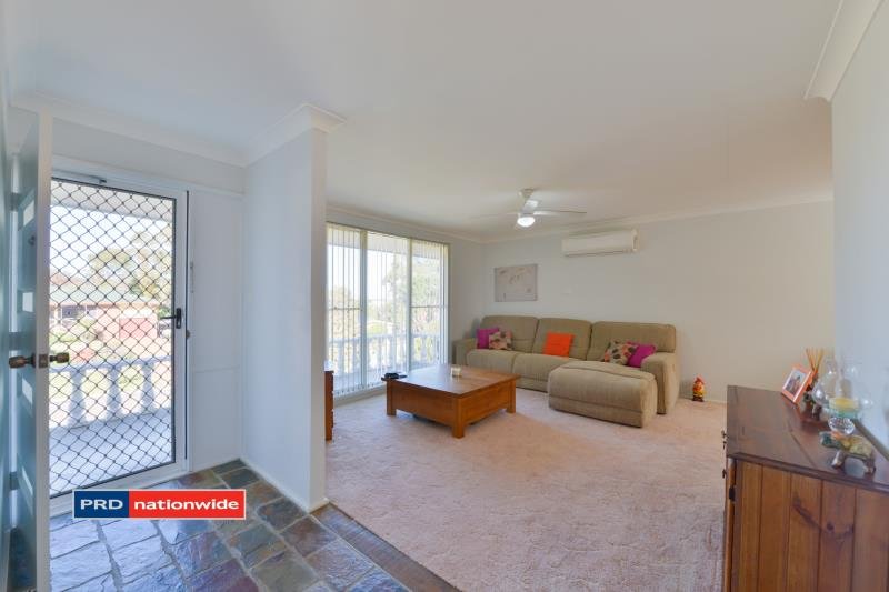 25 Ernest Street TAMWORTH 4