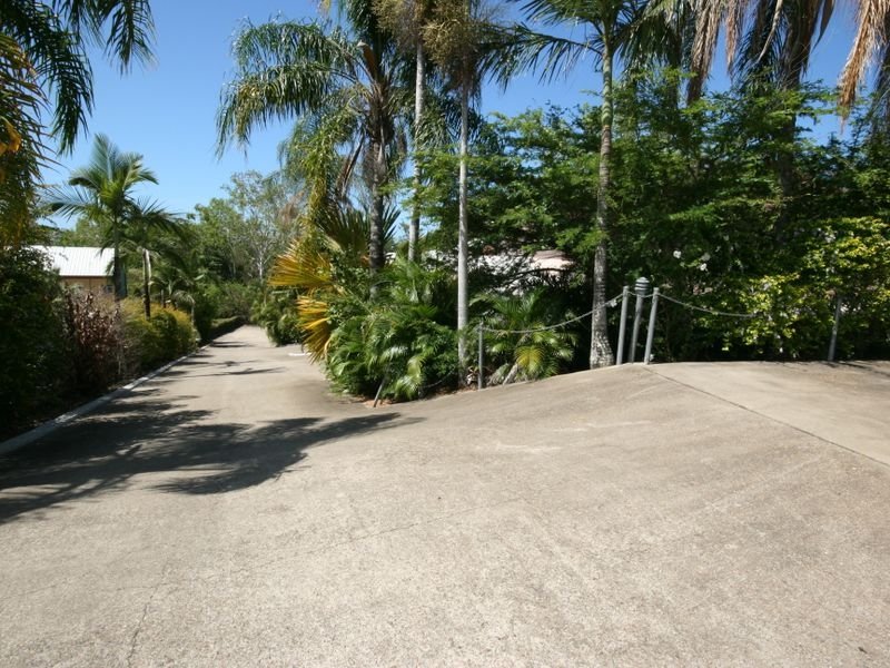 2/5 Eshelby Drive CANNONVALE 2