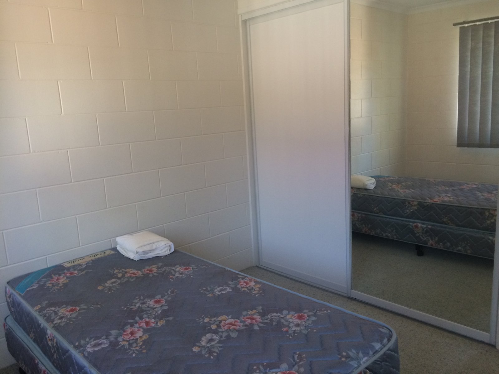 2/5 Eshelby Drive CANNONVALE 8