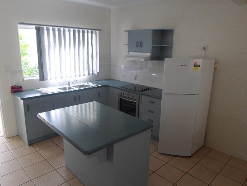 2/5 Eshelby Drive CANNONVALE 3