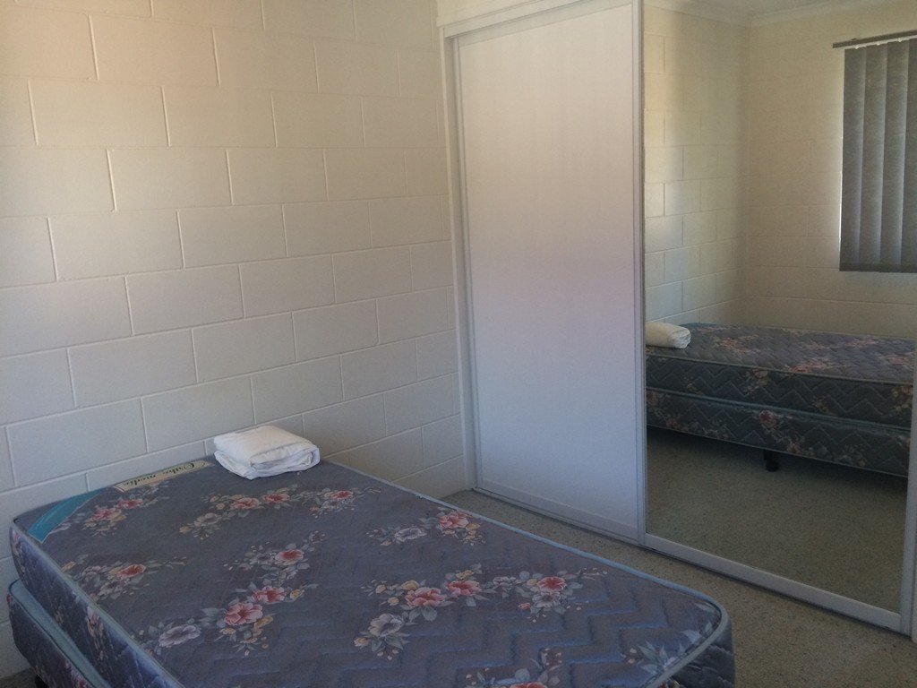 2/5 Eshelby Drive CANNONVALE 10