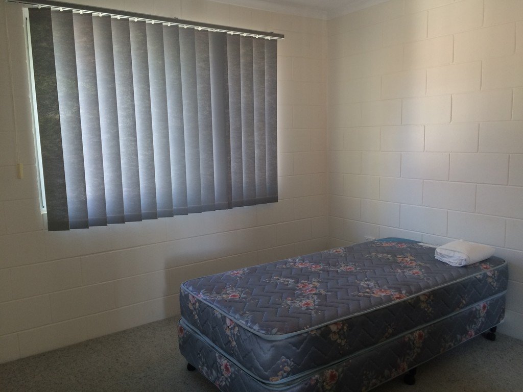 2/5 Eshelby Drive CANNONVALE 11