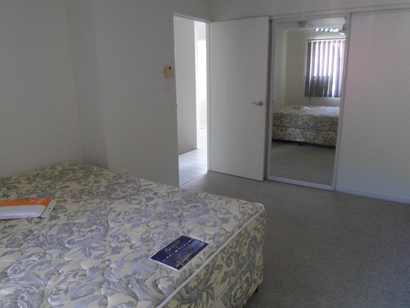 2/5 Eshelby Drive CANNONVALE 12