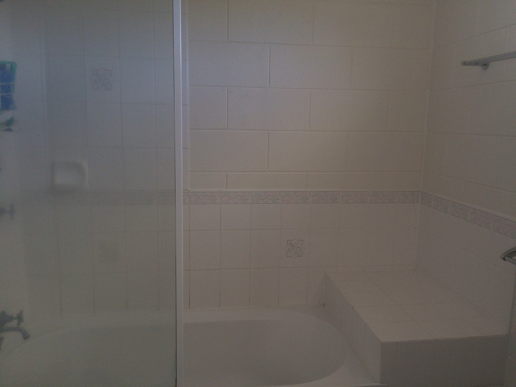 2/5 Eshelby Drive CANNONVALE 16