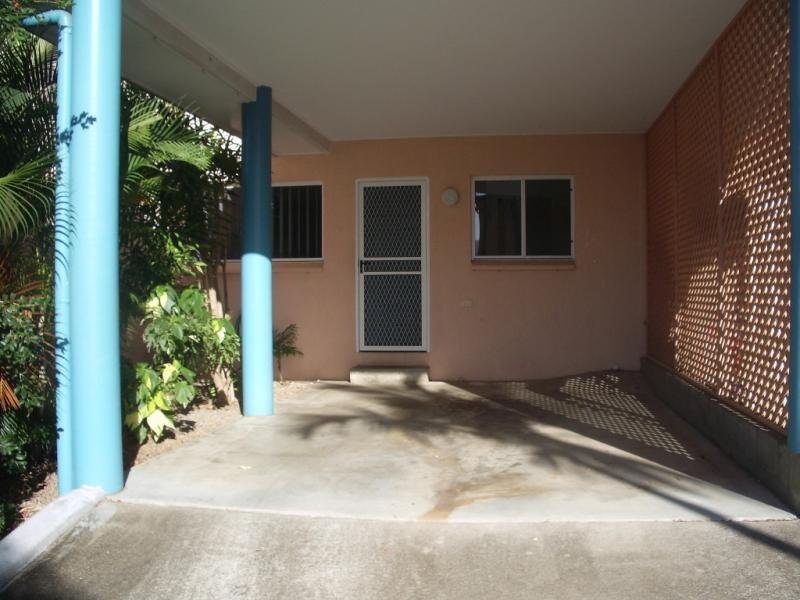2/5 Eshelby Drive CANNONVALE 19
