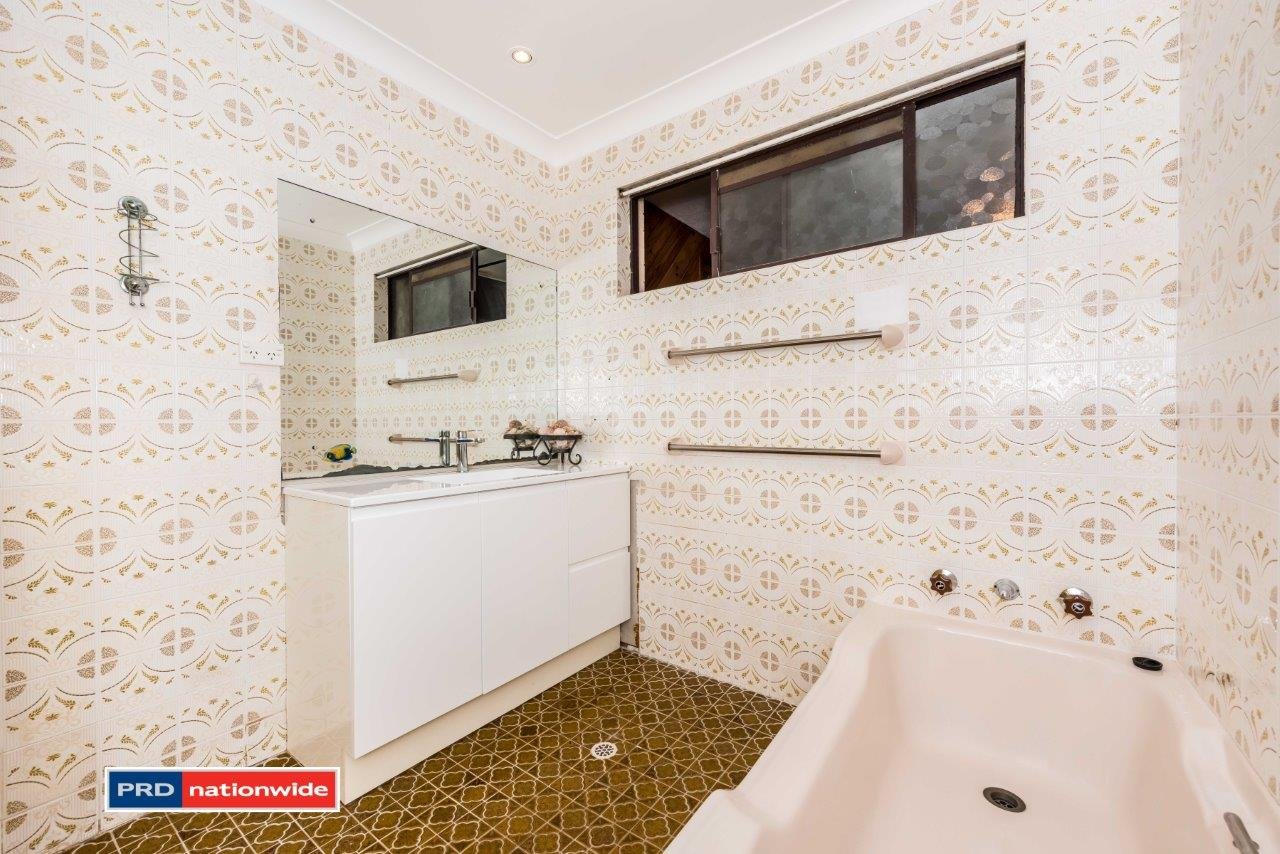 25 Essendene Road SHOAL BAY 24