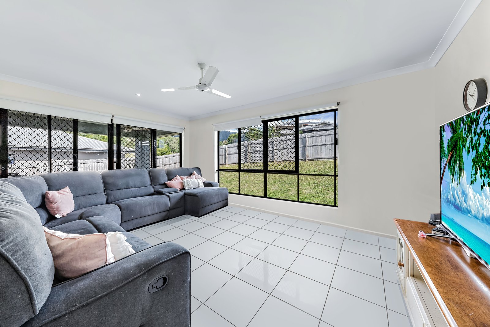 25 Fairweather Road CANNONVALE 4