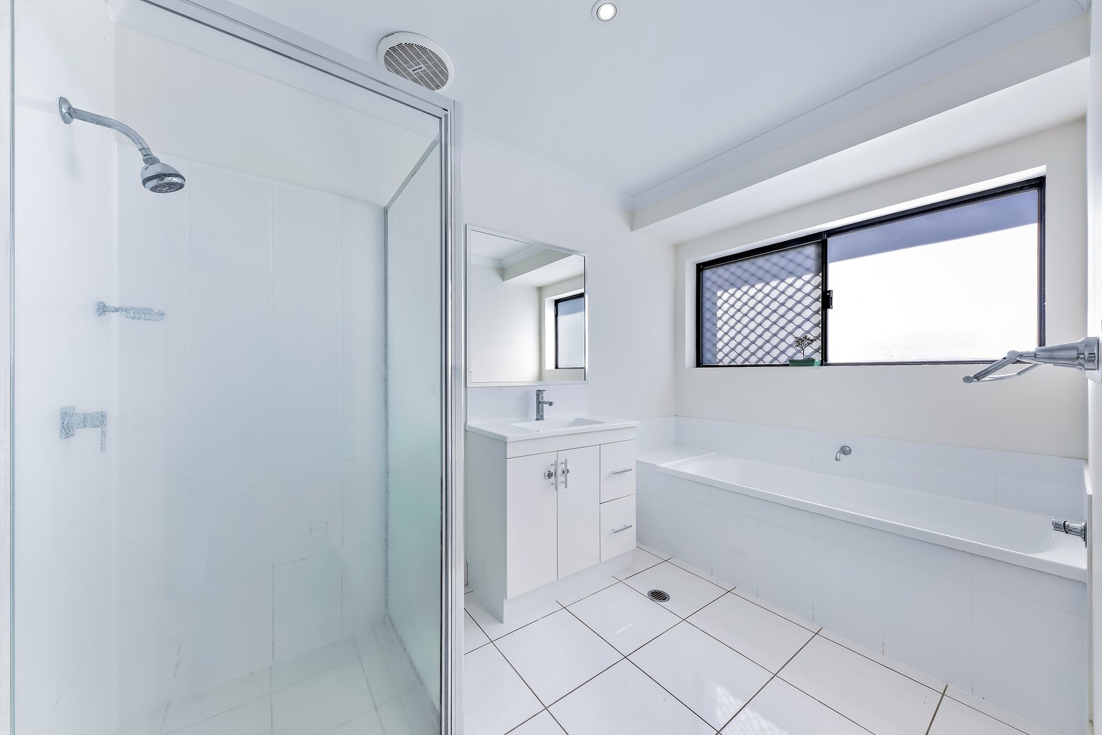 25 Fairweather Road CANNONVALE 10