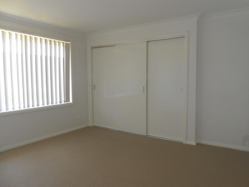 25 Faringdon Street TAMWORTH 4