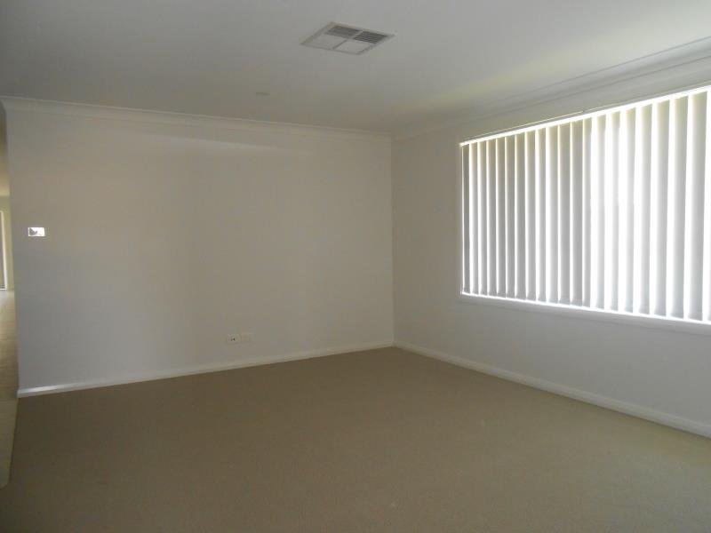 25 Faringdon Street TAMWORTH 8