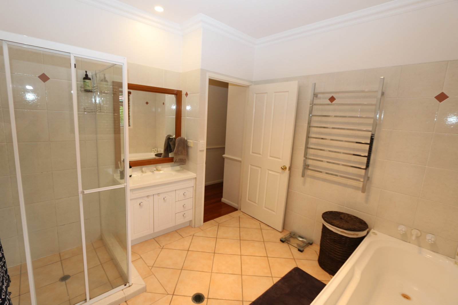 25 Forest Hills Court PARKWOOD 17
