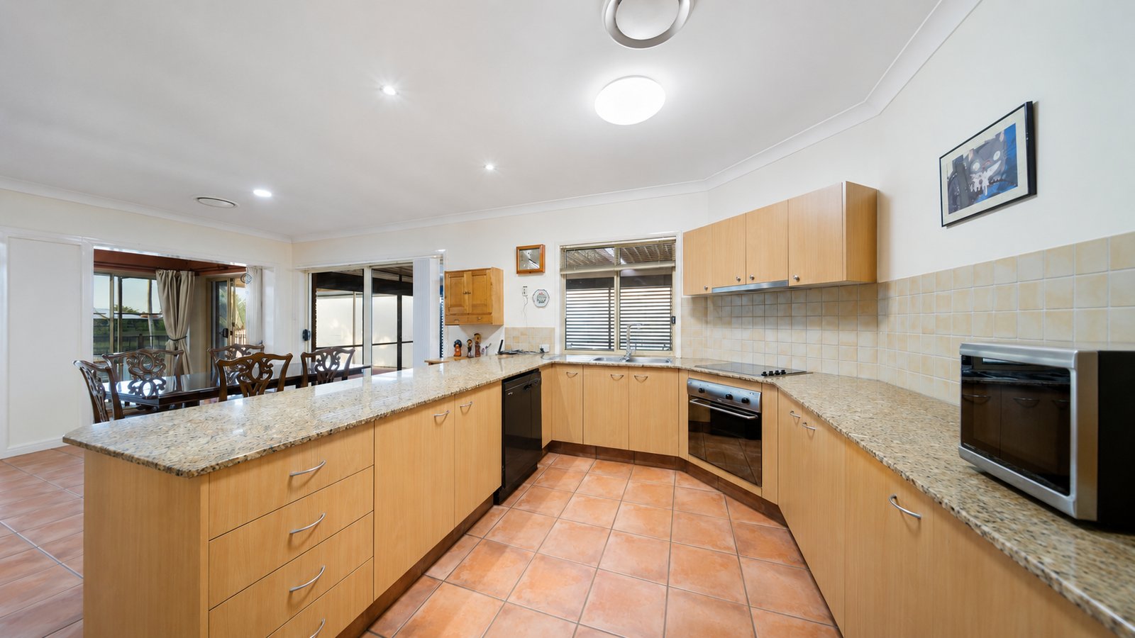 25 Gardendale Crescent BURLEIGH WATERS 2