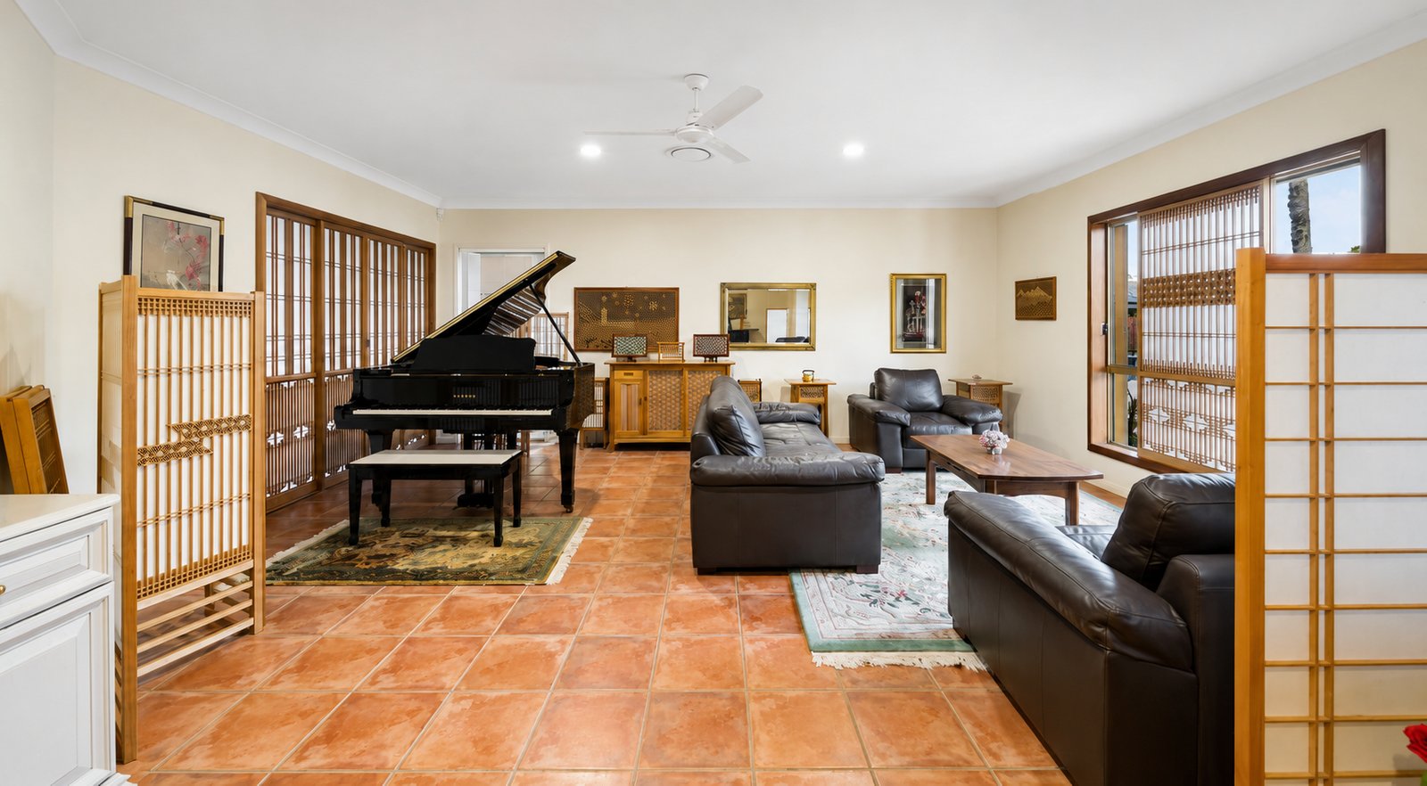 25 Gardendale Crescent BURLEIGH WATERS 5