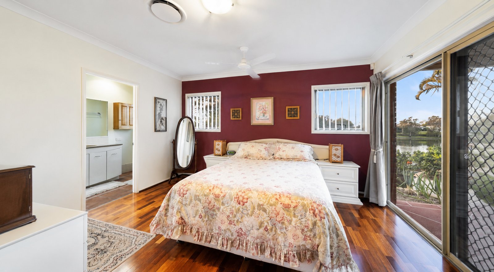 25 Gardendale Crescent BURLEIGH WATERS 8