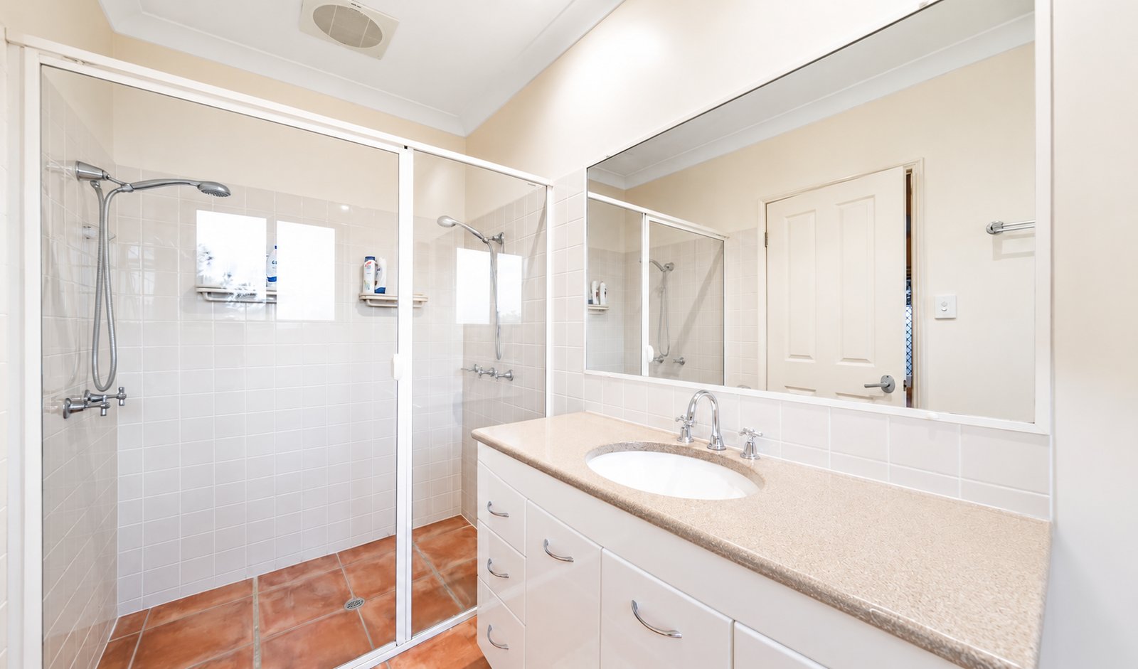 25 Gardendale Crescent BURLEIGH WATERS 9