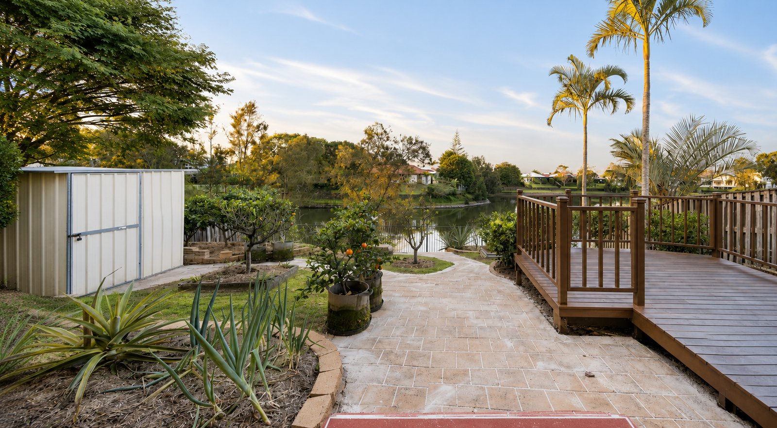25 Gardendale Crescent BURLEIGH WATERS 13