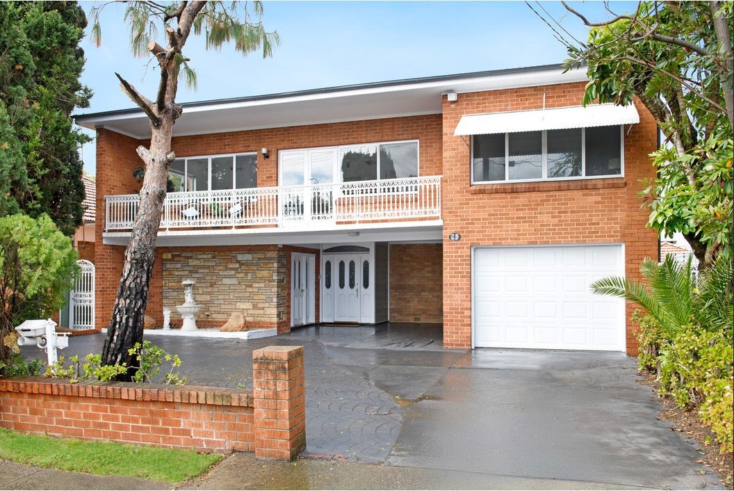 25 General Holmes Drive BRIGHTON-LE-SANDS 4