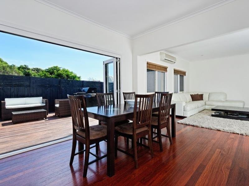 Gallery: 2/5 Glamis Avenue