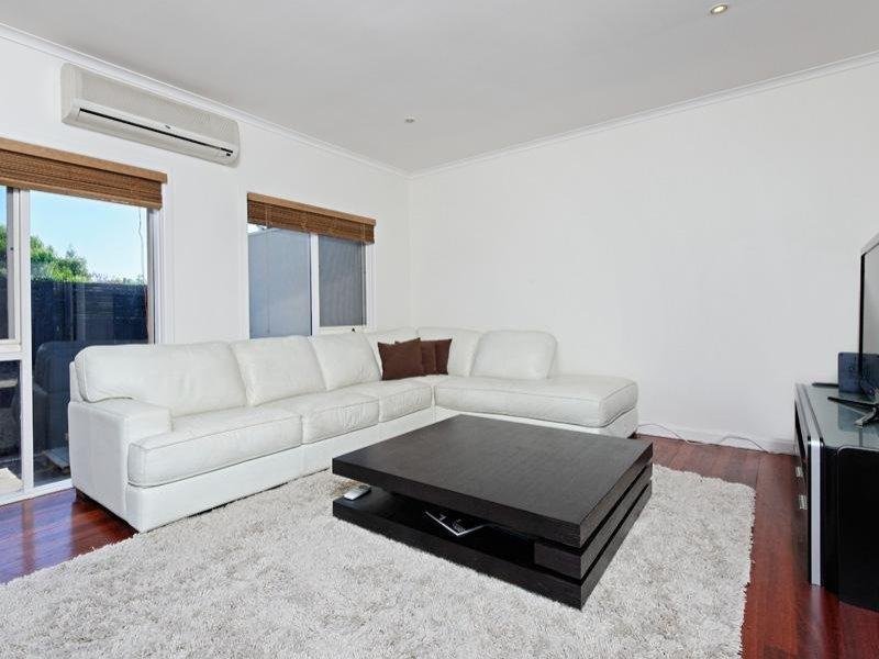 Gallery: 2/5 Glamis Avenue