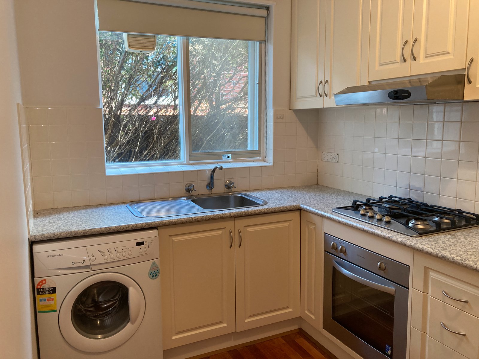 Real Estate and Property in 2/5 Gnarwyn Road, Carnegie, VIC