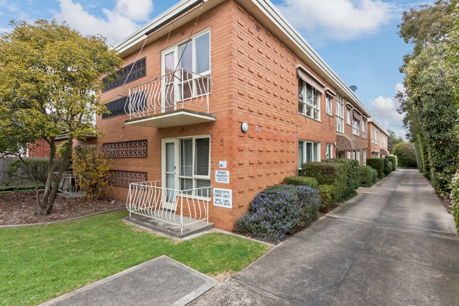 Real Estate and Property in 2/5 Gnarwyn Road, Carnegie, VIC