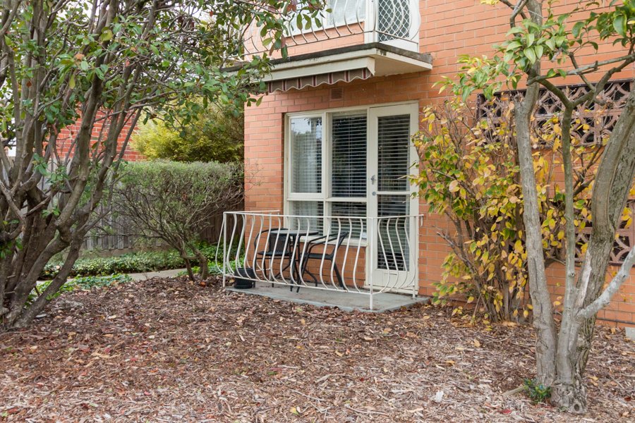 Real Estate and Property in 2/5 Gnarwyn Road, Carnegie, VIC