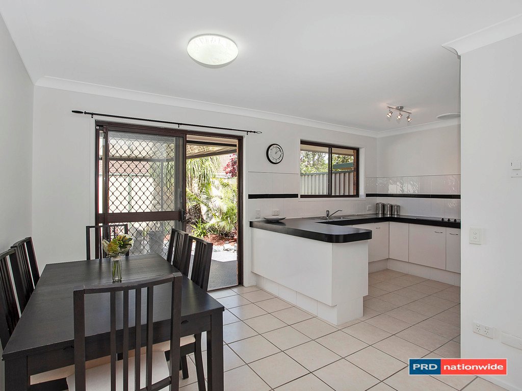 2/5 Greenleaf Close BURLEIGH WATERS 2