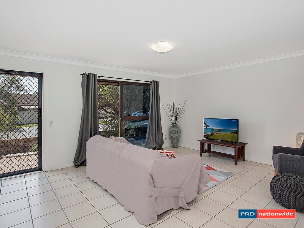 2/5 Greenleaf Close BURLEIGH WATERS 5