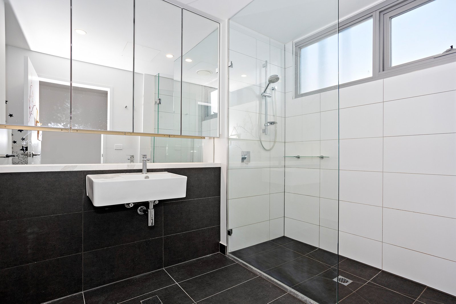 Real Estate and Property in 2/5 Grosvenor Street , Doncaster, VIC