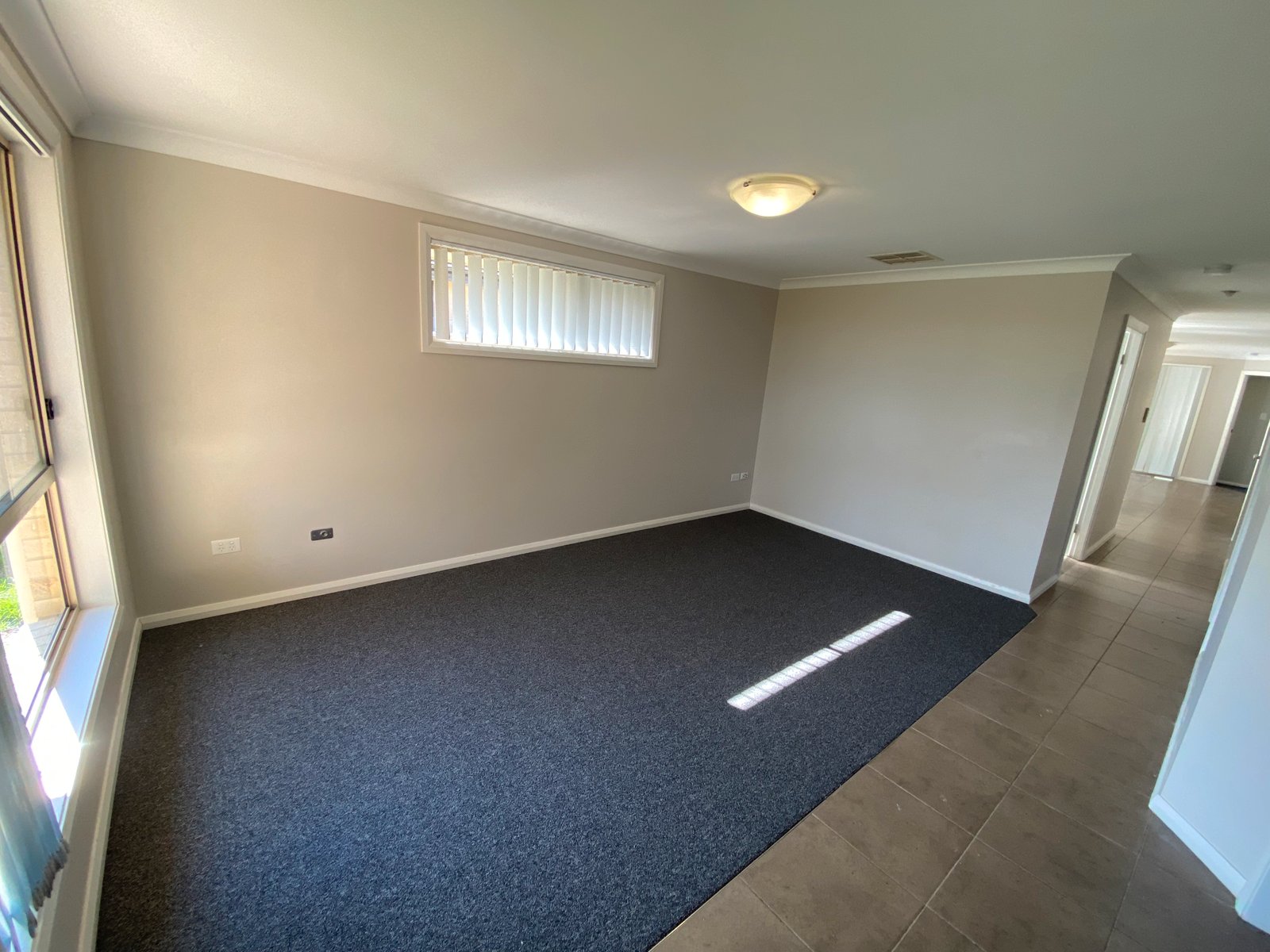 25 Higgins Lane TAMWORTH 2