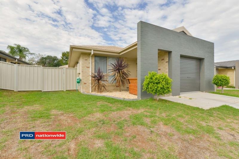 25 Higgins Lane TAMWORTH 1