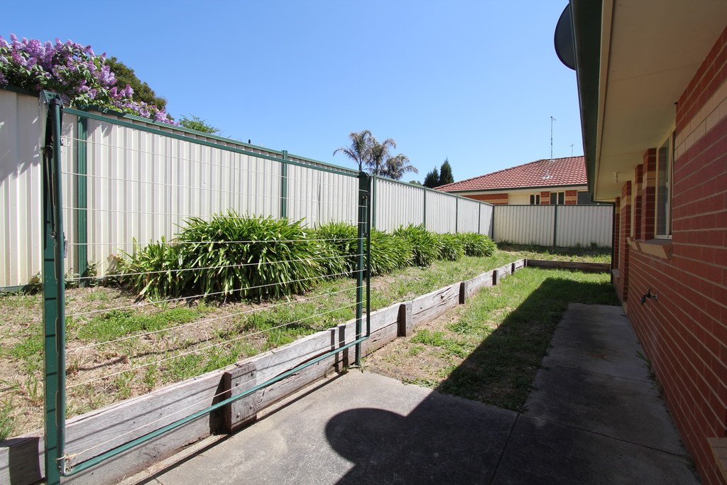 2/5 Hocking Avenue MOUNT CLEAR 9