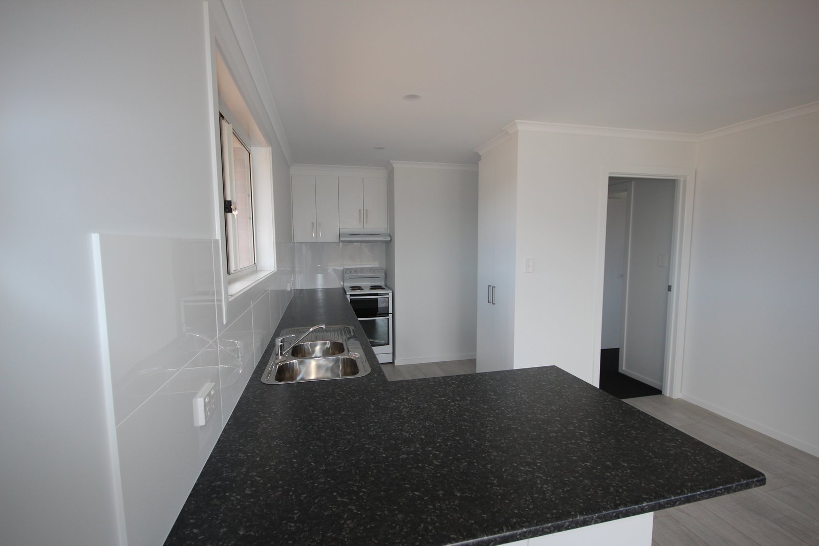 2/5 Hollingsworth Street BRIGHTON 2