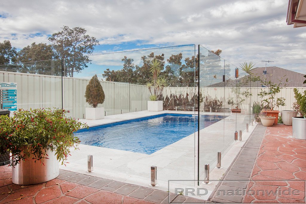 25 Honeyoak Drive ABERGLASSLYN 3
