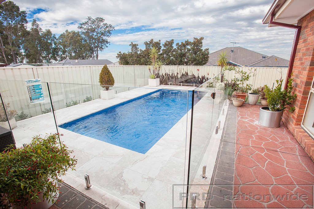25 Honeyoak Drive ABERGLASSLYN 6